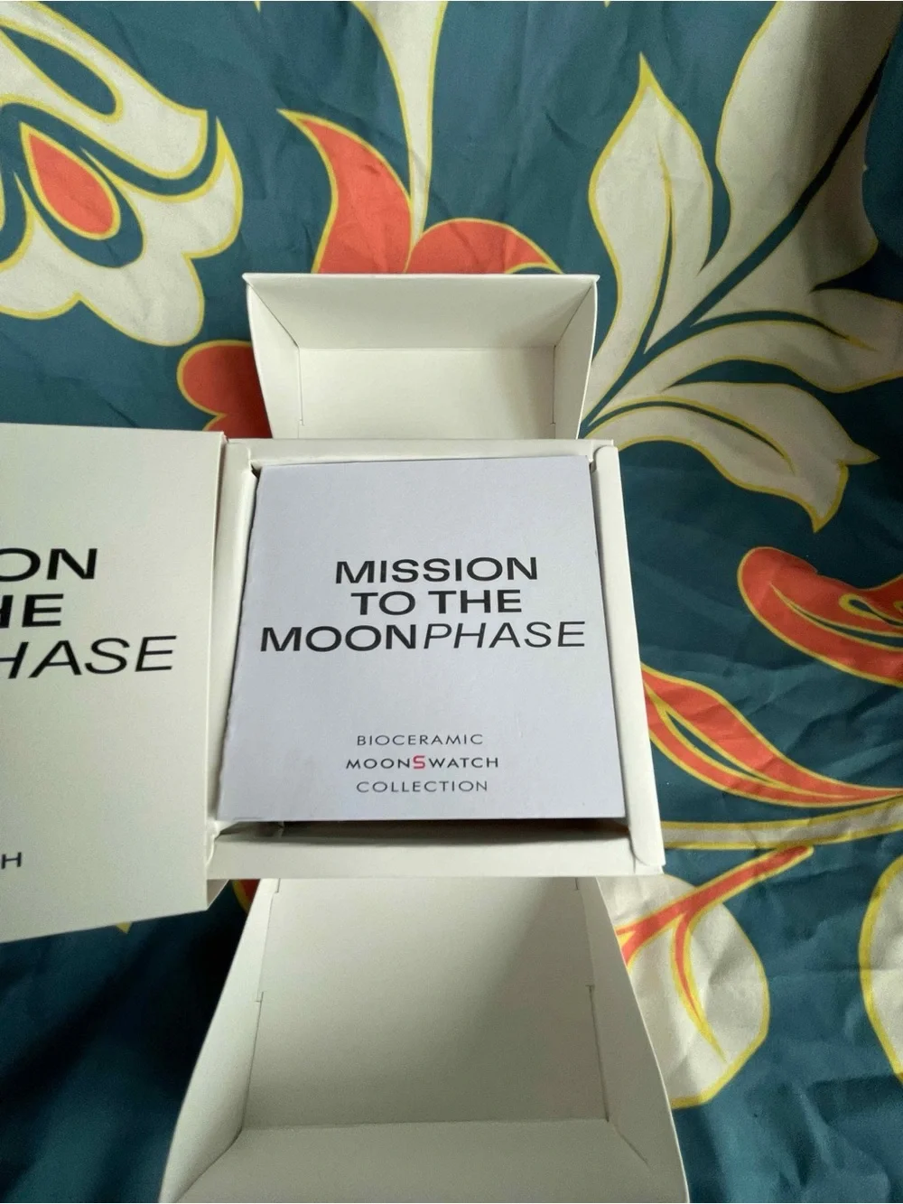 NWOT Omega x Swatch Mission to Earthphase Moonshine Gold Snoopy Cold Moon Full